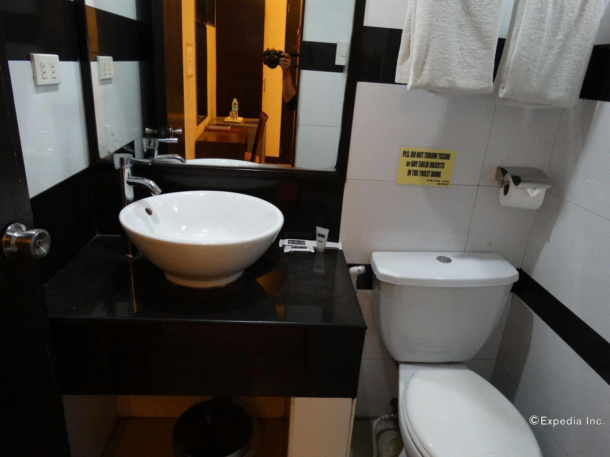 Silver Oaks Suites & Hotel Manila Eksteriør bilde